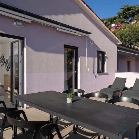 아파트 Astrid 2 By Briskva