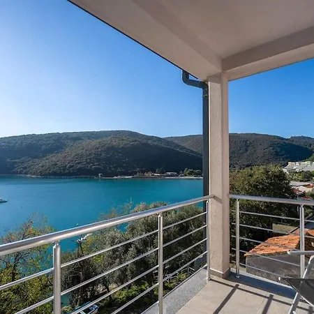 아파트 Astrid 2 By Briskva *