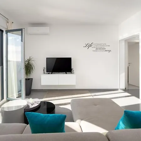 Astrid 2 By Briskva Apartmán *