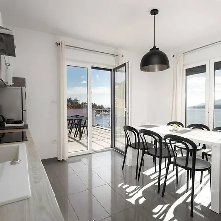 Astrid 2 Apartment