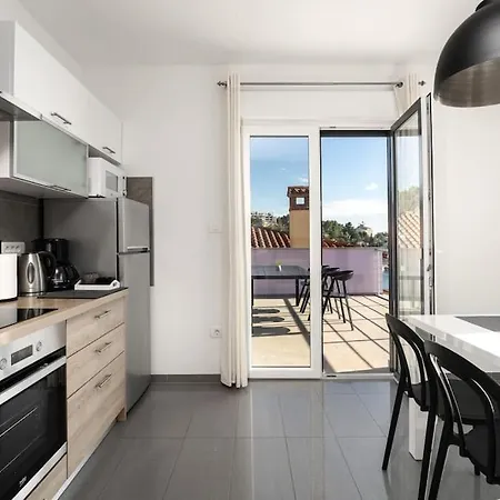 Astrid 2 By Briskva Apartmán