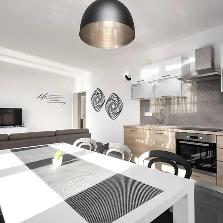 Astrid 2 By Briskva Apartmán