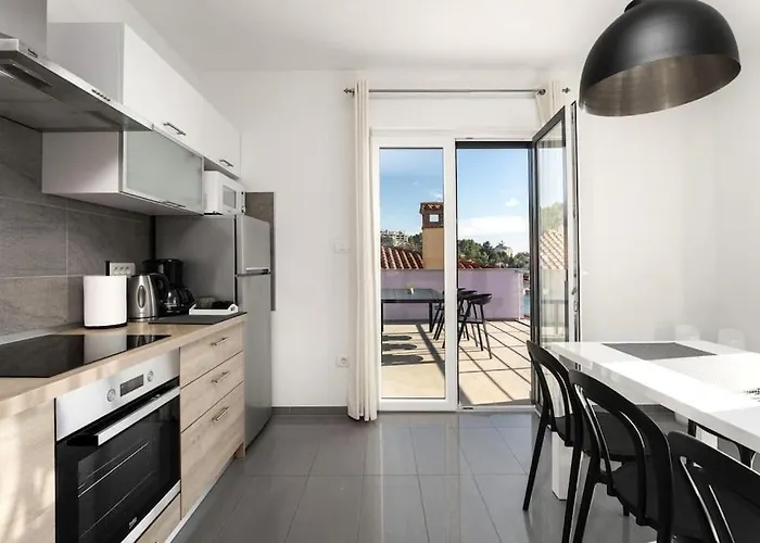 Astrid 2 By Briskva Apartman